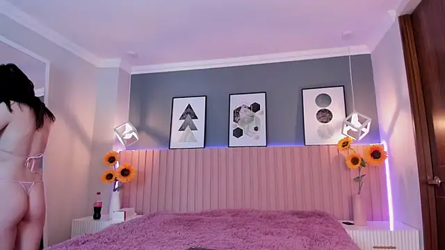 Nina Ford online show from 11, 11, 2025