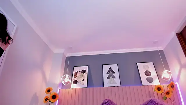 Nina Ford online show from 10, 4, 2026