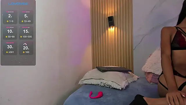 Valentinaliux  online show from 5, 3, 2026