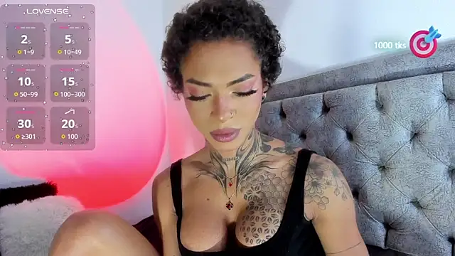 Snapshot of michell_danna chatting on 8, 10, 2025 michell danna online show from 8, 10, 2025