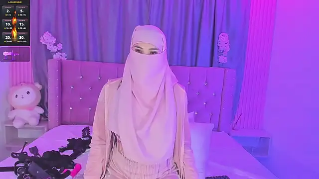 Snapshot of Nayla-Mouna chatting on 30, 6, 2026 Nayla-Mouna online show from 30, 6, 2026