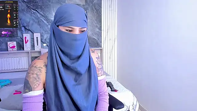 Snapshot of Nayla-Mouna chatting on 15, 7, 2026 Nayla-Mouna online show from 15, 7, 2026