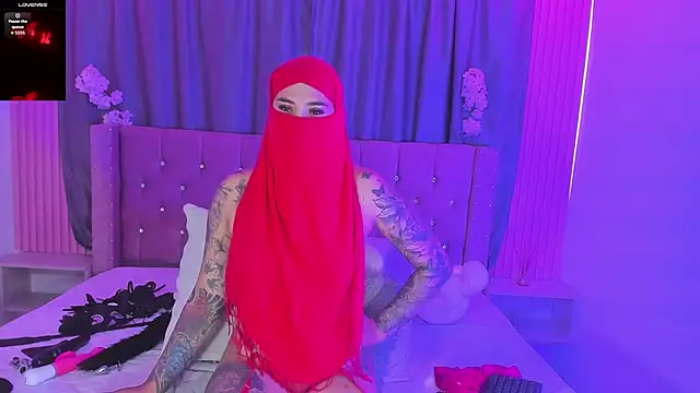 Snapshot of Nayla-Mouna chatting on 6, 7, 2026 Nayla-Mouna online show from 6, 7, 2026
