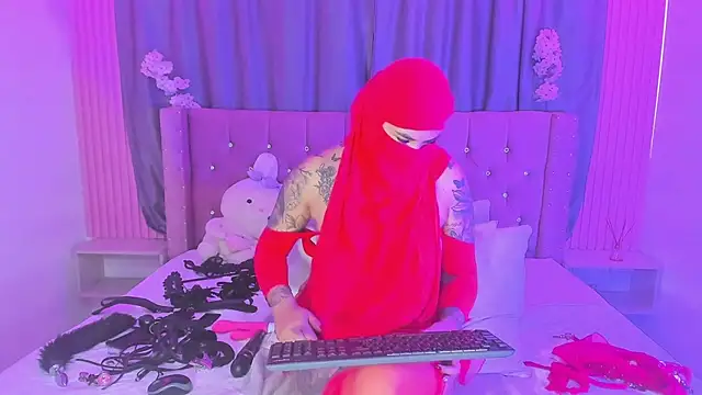 Snapshot of Nayla-Mouna chatting on 18, 7, 2026 Nayla-Mouna online show from 18, 7, 2026