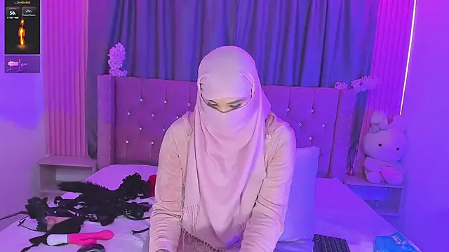 Snapshot of Nayla-Mouna chatting on 17, 6, 2026 Nayla-Mouna online show from 17, 6, 2026