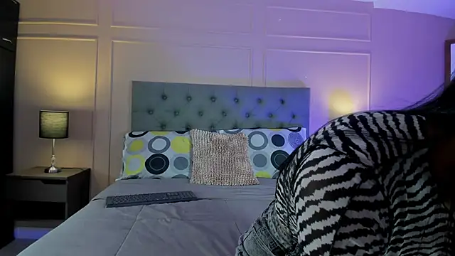 Snapshot of ALICESANDOVAL chatting on 27, 11, 2025 ALICESANDOVAL online show from 27, 11, 2025