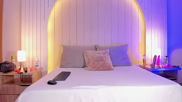 ALICESANDOVAL online show from 15, 12, 2025