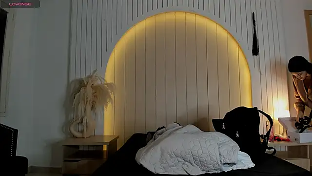 ALICESANDOVAL online show from 15, 4, 2026