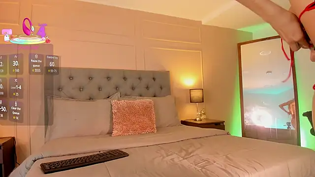 Snapshot of ALICESANDOVAL chatting on 8, 10, 2025 ALICESANDOVAL online show from 8, 10, 2025