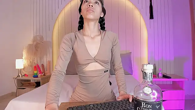 ALICESANDOVAL online show from 24, 4, 2026