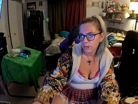 R4inbowK1tty online show from 9, 10, 2025