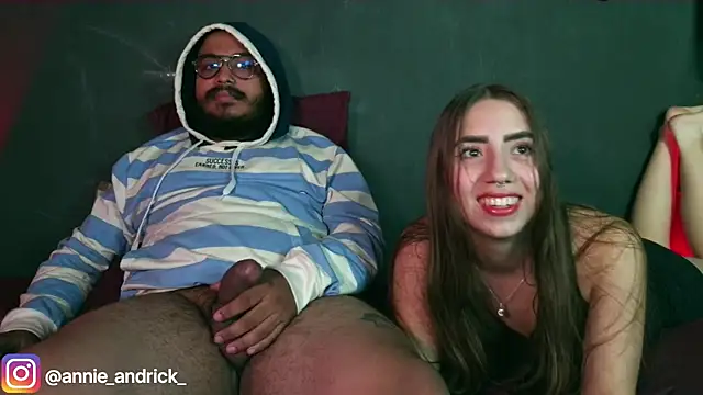  leda swan  online show from 8, 11, 2025