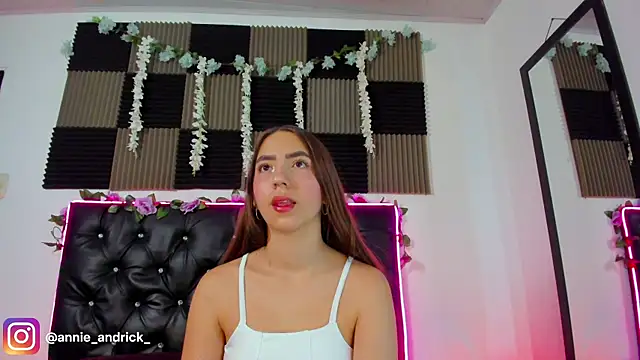  leda swan  online show from 19, 4, 2026