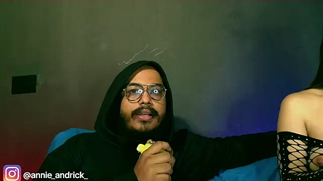  leda swan  online show from 13, 10, 2025