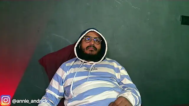  leda swan  online show from 10, 11, 2025