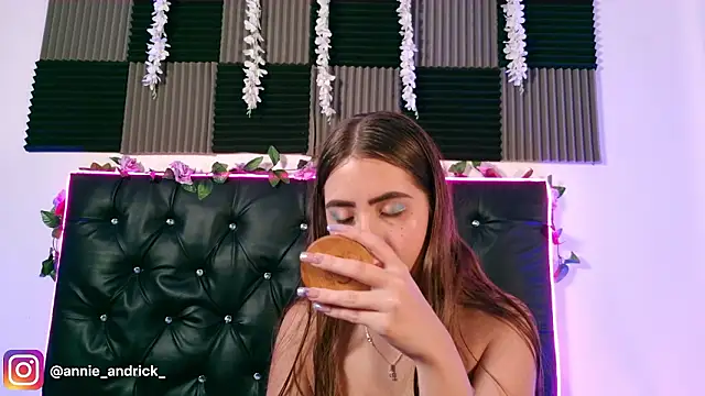  leda swan  online show from 27, 3, 2026