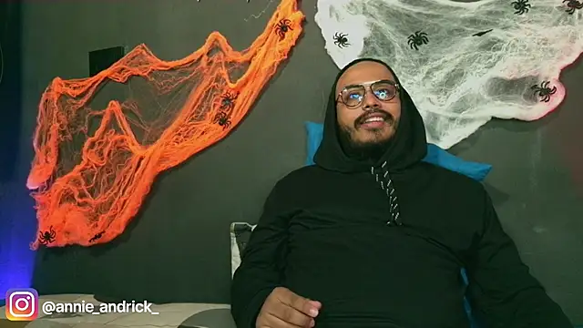  leda swan  online show from 23, 10, 2025