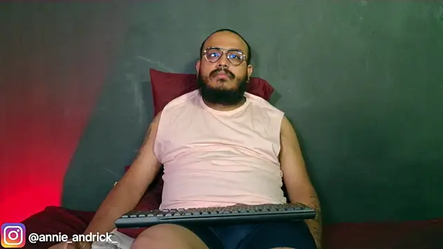  leda swan  online show from 11, 11, 2025