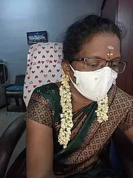 Snapshot of umashreetamil chatting on 20, 5, 2026 umashreetamil online show from 20, 5, 2026