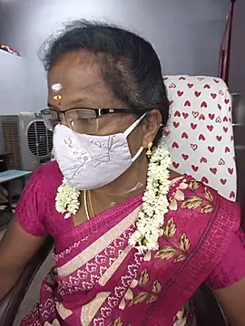 Snapshot of umashreetamil chatting on 18, 5, 2026 umashreetamil online show from 18, 5, 2026