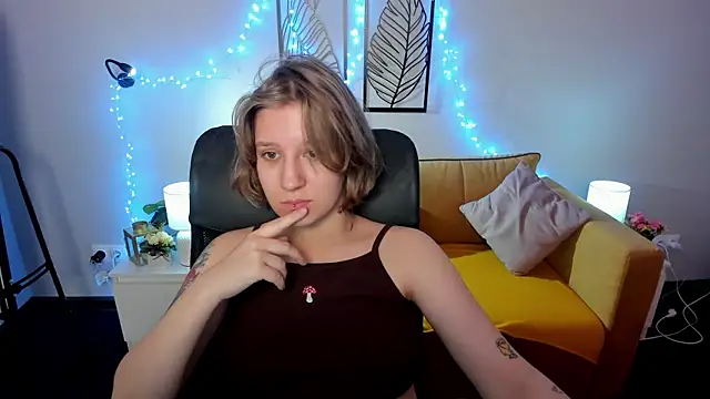 Hailey Foxy online show from 13, 10, 2025