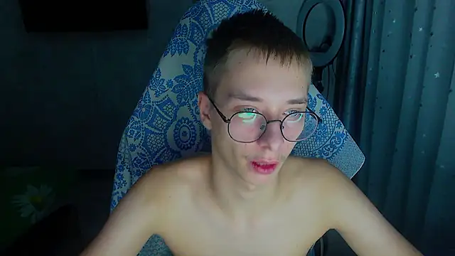 glasses cat online show from 14, 2, 2026