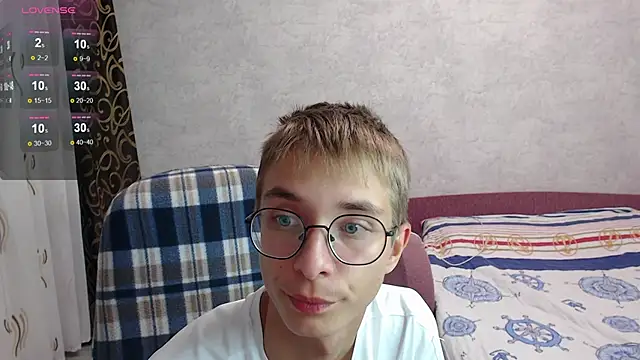 glasses cat online show from 9, 9, 2025