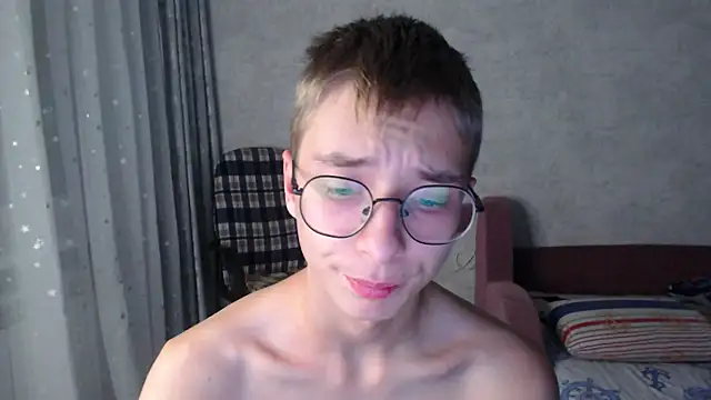 glasses cat online show from 27, 10, 2025