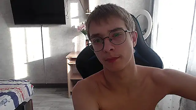 glasses cat online show from 18, 1, 2026