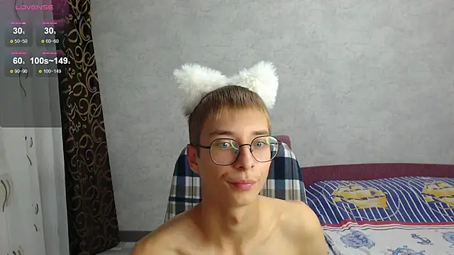 glasses cat online show from 9, 9, 2025