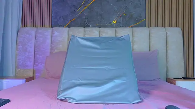 mia scot online show from 5, 2, 2026