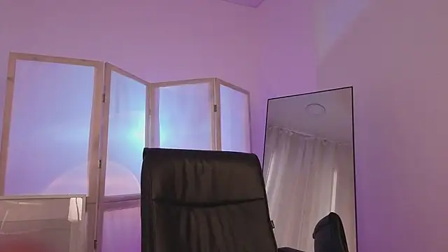 Lina Glow online show from 13, 4, 2026