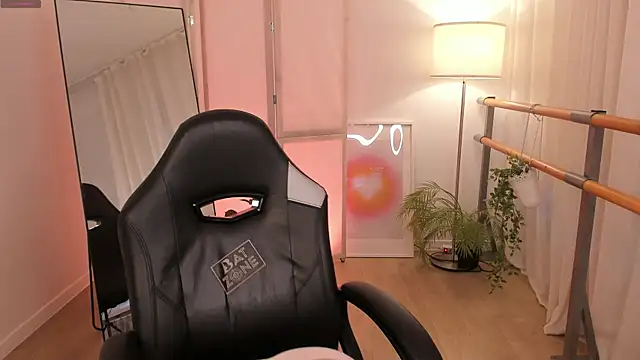 Lina Glow online show from 1, 12, 2025