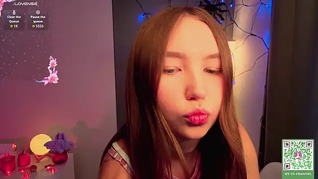 ElfredaTupy online show from 18, 10, 2025