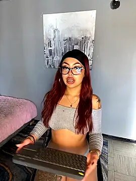 Laila Pink online show from 9, 9, 2025