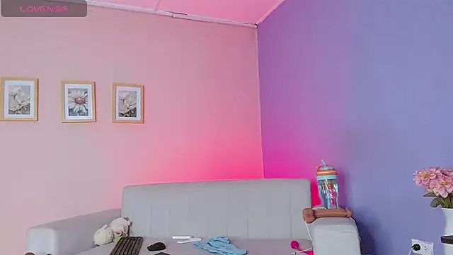 lourdes moon22 online show from 16, 10, 2025