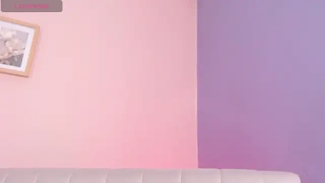 lourdes moon22 online show from 19, 10, 2025