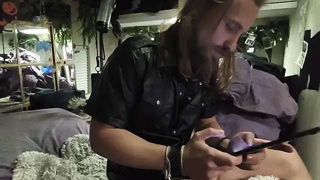 JuliCarl online show from 25, 10, 2025