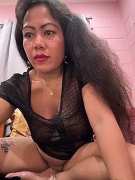 Snapshot of Lindarossyta chatting on 2, 11, 2025 Lindarossyta online show from 2, 11, 2025