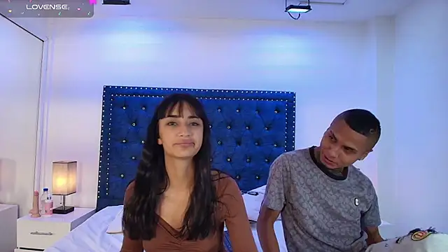 Snapshot of Damian_and_roxanne chatting on 3, 6, 2026 Damian and roxanne online show from 3, 6, 2026