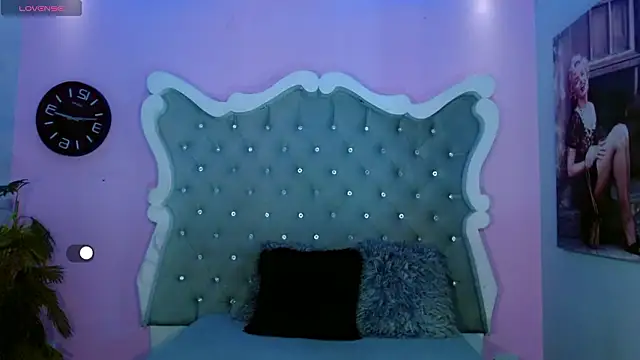 Honey Moontsts online show from 7, 3, 2026