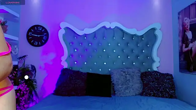 Honey Moontsts online show from 15, 4, 2026