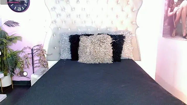 Honey Moontsts online show from 8, 2, 2026