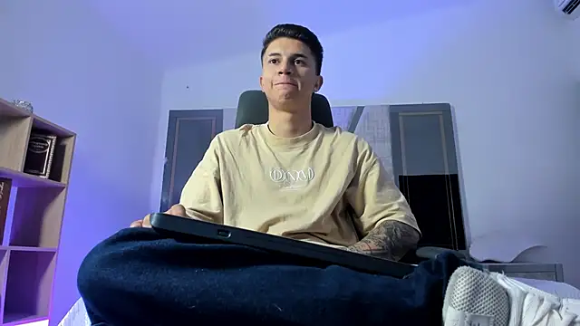 liaamsmiith  online show from 9, 9, 2025