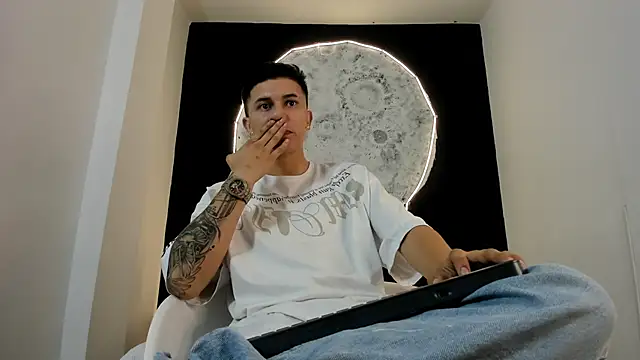 Snapshot of liaamsmiith_ chatting on 22, 10, 2025 liaamsmiith online show from 22, 10, 2025