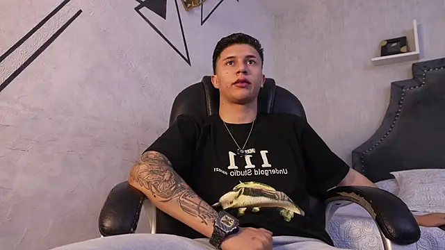 Snapshot of liaamsmiith_ chatting on 24, 11, 2025 liaamsmiith online show from 24, 11, 2025