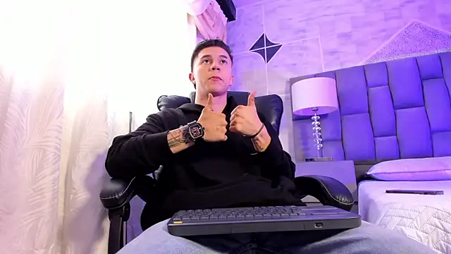 liaamsmiith  online show from 6, 10, 2025