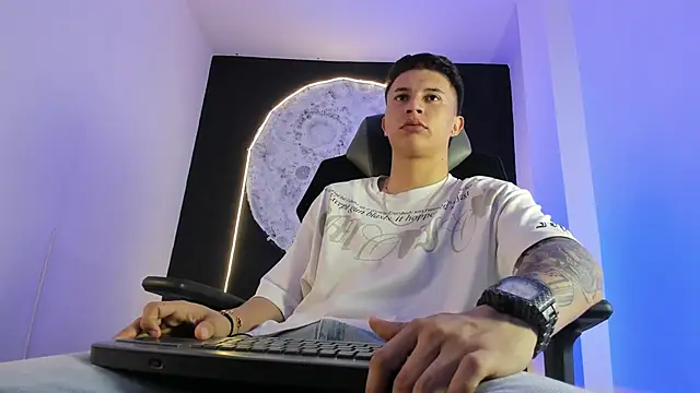 Snapshot of liaamsmiith_ chatting on 3, 11, 2025 liaamsmiith online show from 3, 11, 2025