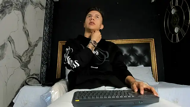 liaamsmiith  online show from 22, 9, 2025