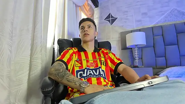 Snapshot of liaamsmiith_ chatting on 21, 10, 2025 liaamsmiith online show from 21, 10, 2025